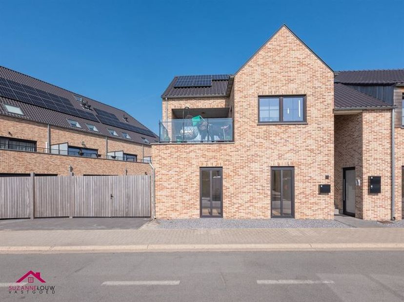 Gelijkvloers appartement met ruim terras, kelderberging en 2 ondergrondse autostaanplaatsen<br />
Troeven<br />
- Praktische indeling <br />
- Videofo