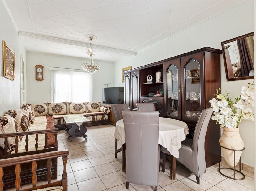 Stadswoning met 4 slaapkamers nabij Molsbroek, Lokeren<br />
<br />
Ligging<br />
<br />
Deze stadswoning is gelegen in de Oude Bruglaan, in een g