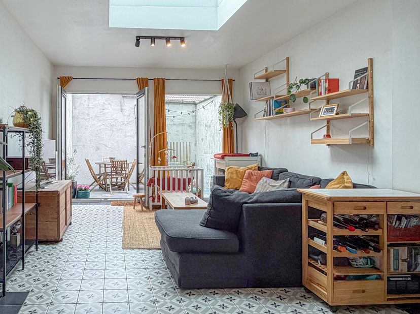 Instapklare en energiezuinige woning met EPC A gelegen op wandel- en fietsafstand van het historische centrum van Gent.<br />
<br />
In de Hamerstraat