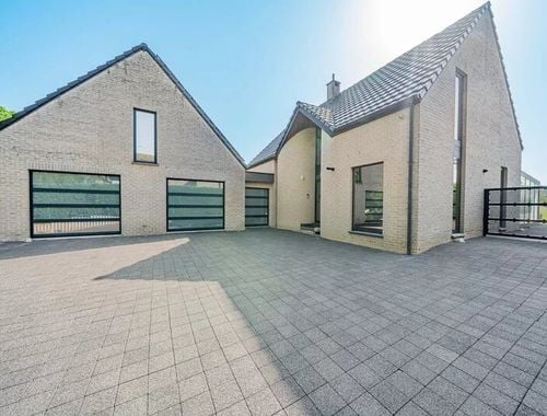                                         Villa te koop in Lombise, € 695.000
