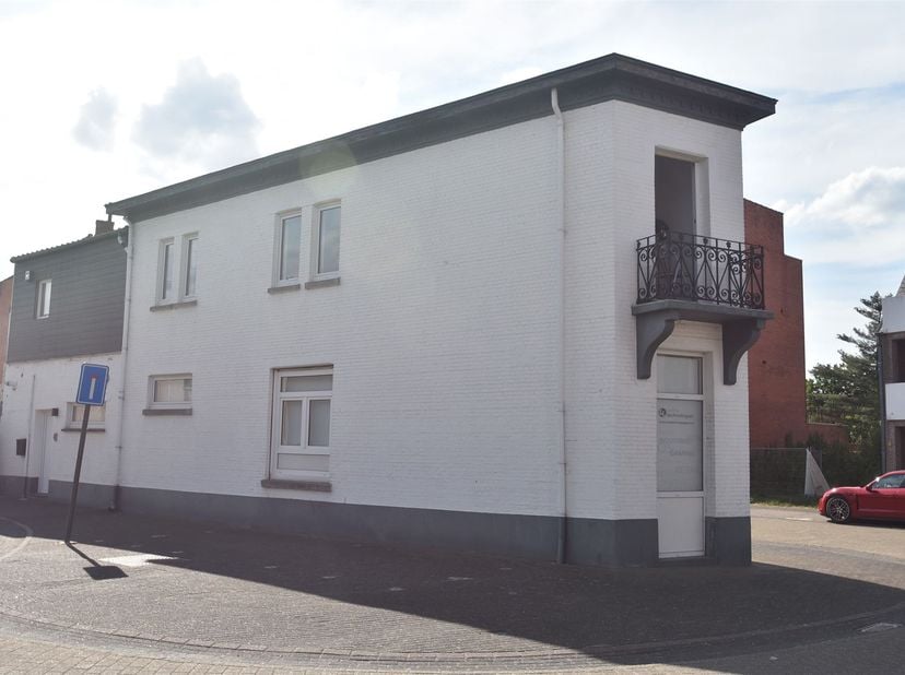 NIEUW BIJ ANIMO VASTGOED!!<br />
DE IDEALE INVESTERING EN ONDERNEMERSDROOM IN BERINGEN!<br />
Dit in 2016 volledig getransformeerde pand in het hart