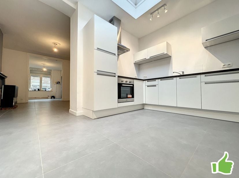 Superbe maison avec 4 chambres et jardin situé entre le parc et le centre ville de Mouscron ! <br />
<br />
(peb amélioré, date d'avant les travaux