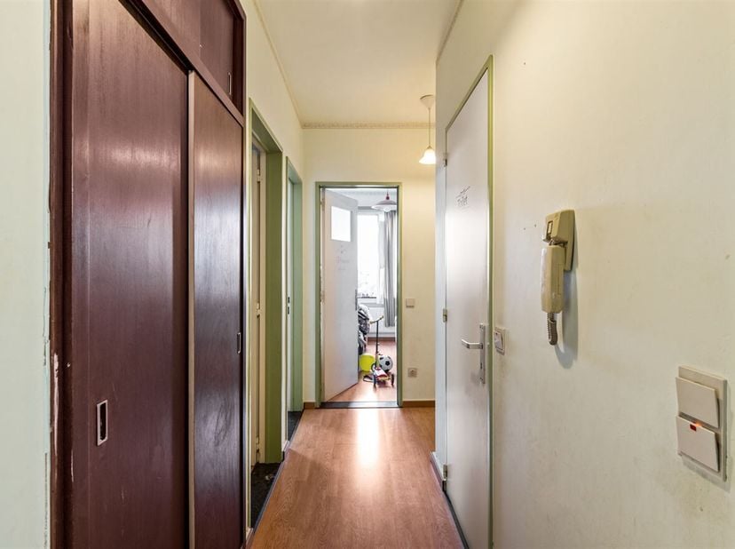 Journée portes ouvertes le samedi 14 mars de 15h30 à 16h30<br />
Situation : Cet appartement est très bien situé et central près du Bredabaan. Il se t
