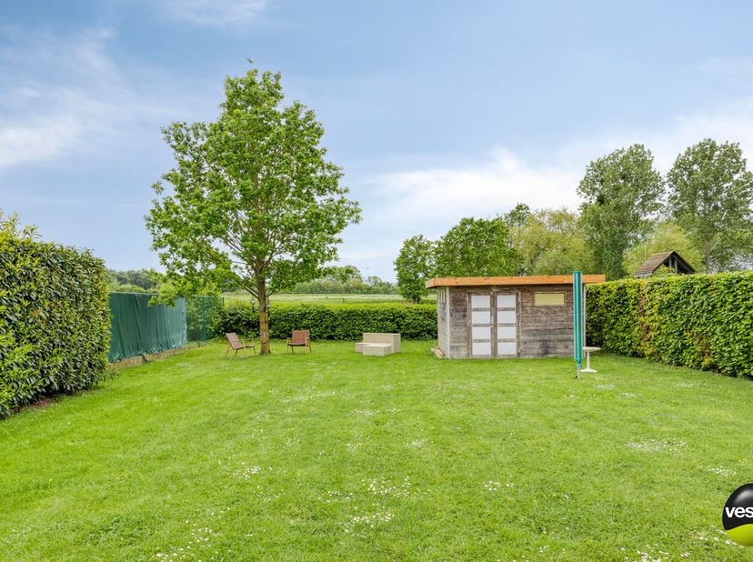 Tijdloze, moderne woning gelegen te Hoeselt, Nederstraat 91.<br />
<br />
Dit prachtige eigendom bevindt zich op een rustige en landelijke locatie, op