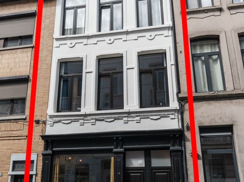Prête à emménager, avec 5 chambres et un jardin urbain<br />
<br />
Dans la paisible rue Nachtegaalstraat, vous trouverez cette maison de ville entièr