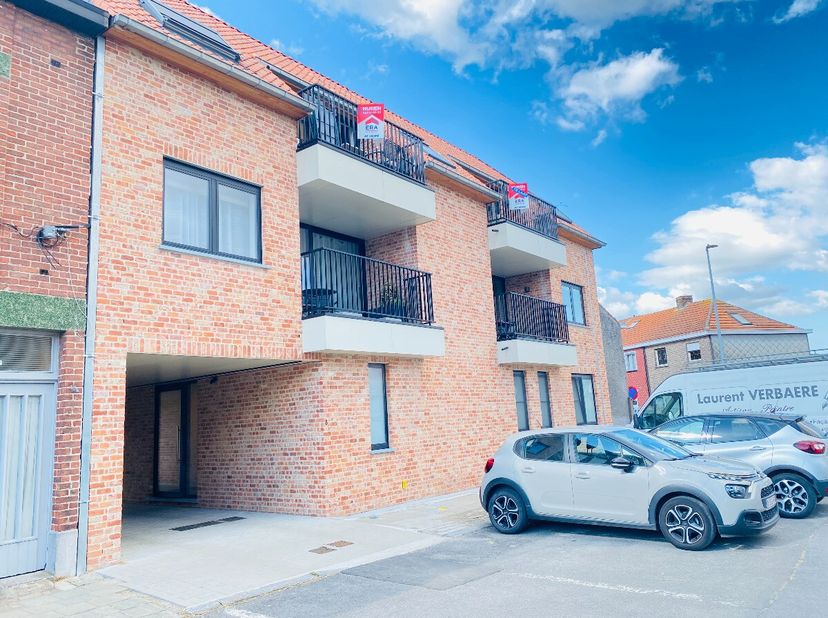 En plein centre du village de Messines (Heuvelland), dans une résidence récente, se trouve cet appartement très lumineux de deux chambres à coucher av