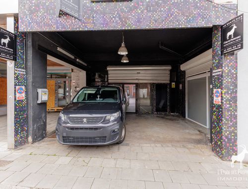                                         Immeuble de bureaux à vendre à Marcinelle, € 159.999
