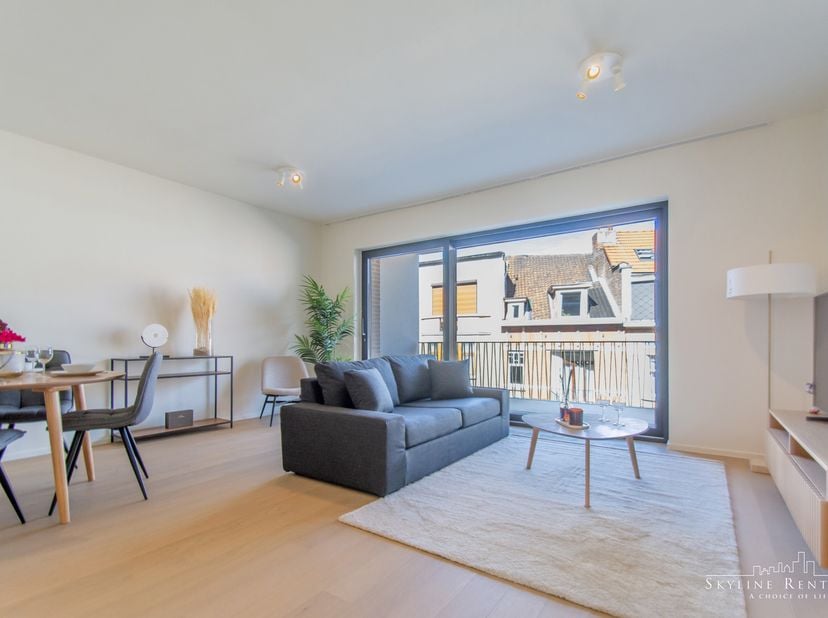BESIDE C 3.1 – MINIMALE HUURTERMIJN 1 JAAR – Ideaal gelegen in een rustige straat in Etterbeek, geniet dit appartement van een uitstekende ligging op