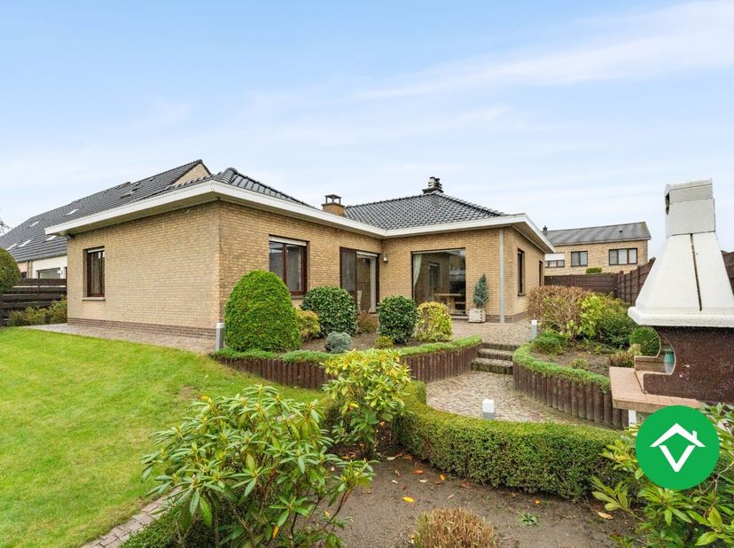 Te koop: een zeer verzorgde, instapklare woning in een rustige en kindvriendelijke omgeving.<br />
Kenmerken van de woning:<br />
* Ruime, lichtrijke