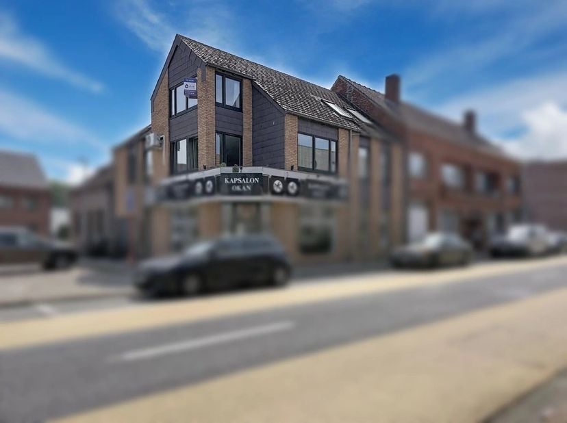 Dit appartement is gelegen te Mol Ezaart.<br />
Op fietsafstand van het centrum van Mol en ideaal gelegen tov de ring richting Lommel-Geel.<br />
Het