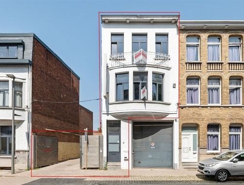                                         Immeuble d’appartements à vendre à Merksem, € 780.000
