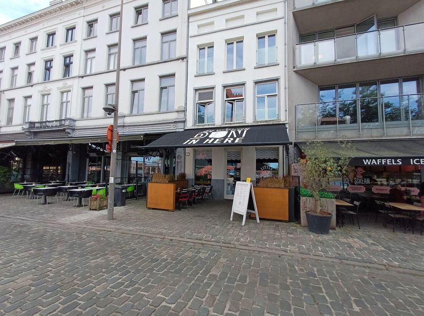 Bien professionnel à louer
                    à 2000 Antwerpen