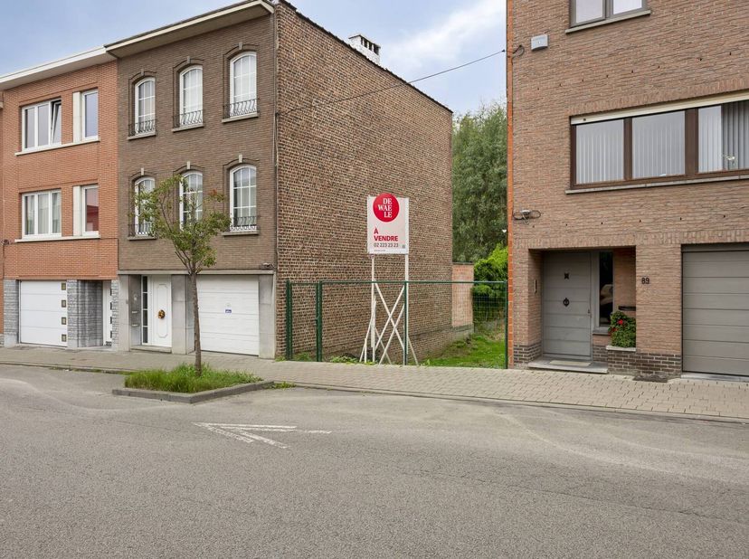 Rustig gelegen bouwgrond te koop in Neder-Over-Heembeek.<br />
<br />
Deze bouwgrond voor een gesloten bebouwing is gelegen te Weilandstraat 91, Neder