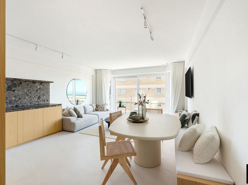 Situé sur l'emblématique place Rubens à Knokke, dans un emplacement exceptionnel à l'angle de la digue, ce magnifique appartement rénové offre une vue