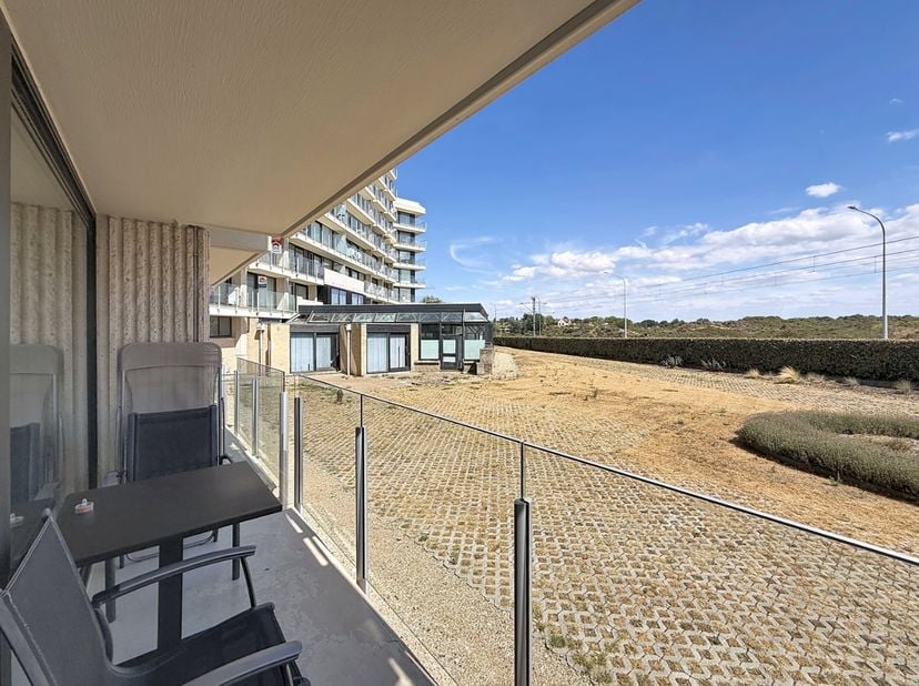 Instapklaar gelijkvloers appartement op topligging in Nieuwpoort-Bad, op wandelafstand van het strand, de Zeedijk, winkels en het openbaar vervoer.<br