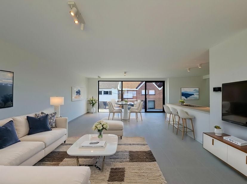Dit nieuwbouw duplex-appartement is gelegen vlakbij het centrum van Tielt.<br />
Diverse winkels, horeca, openbaar vervoer, sportgelegenheid en schole