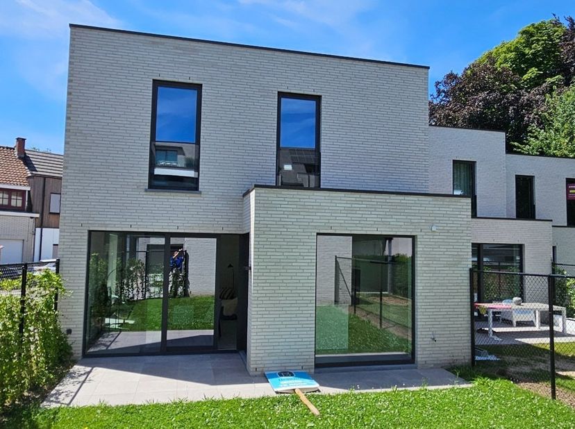 Huis te koop in Ballingenweg 2,
                    8530 Harelbeke
