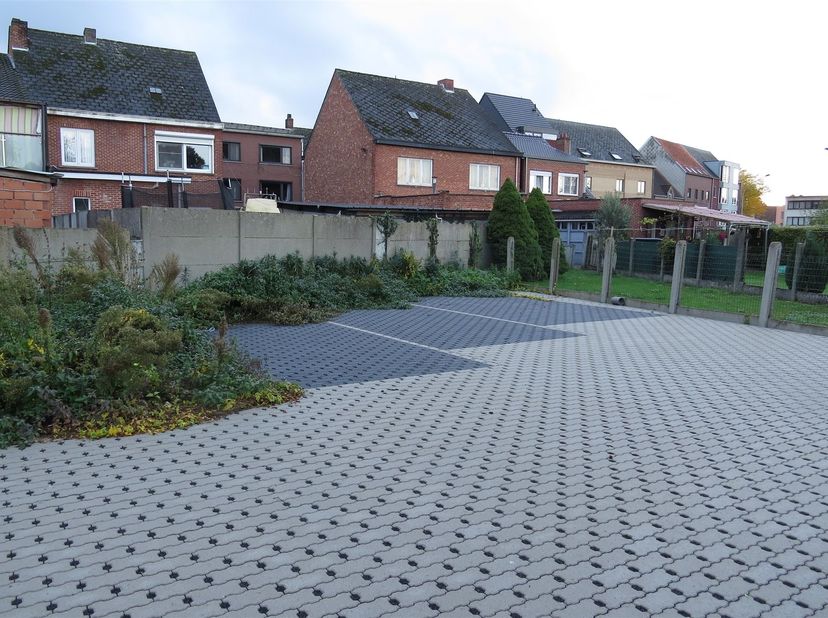 Derniers 2 emplacements de parking en surface à vendre dans le centre de Geel, à proximité du ring<br />
Pour plus d'informations, contactez-nous au