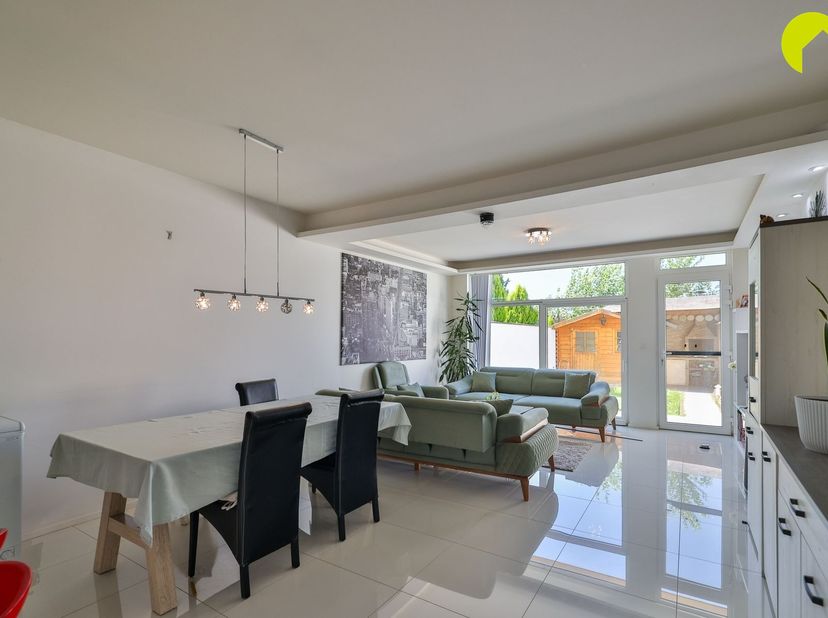 Huis te koop in Van Reyenstraat 17,
                    2100 Deurne