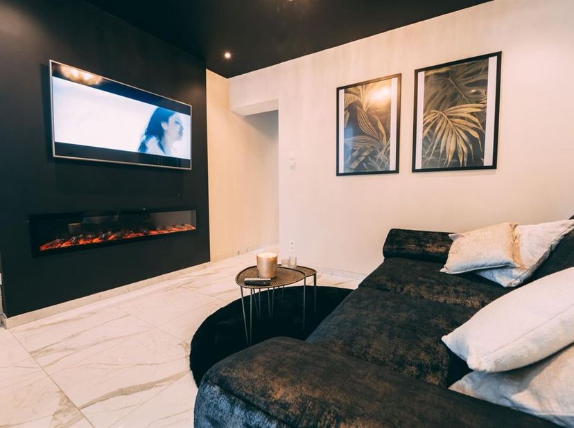 -SOUS OPTION - PLUS DE VISITES Prix: Offre à partir de 150.000 euros, frais d'agence non inclus et à charge de l'acquéreur.<br />
Maison habitable rap
