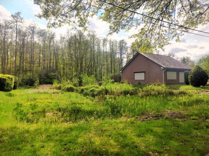 Deze bouwgrond van 893 m² met een breedte van 20 m is gelegen op een rustige doch gunstige ligging in Mol-Gompel. U bevindt zich hier op wandel /fiets