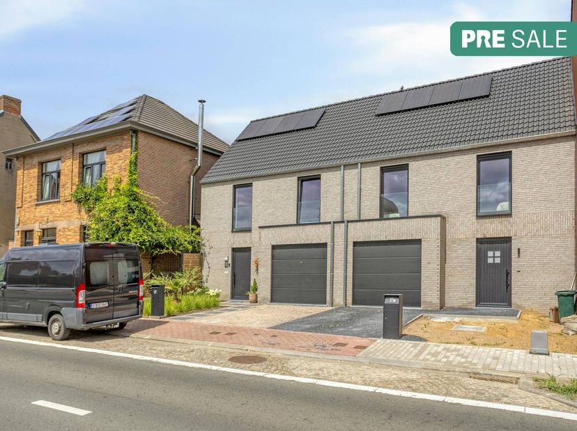 Bezoek deze woning op zaterdag 8/8 tussen 10:00 en 11:30 en/of op woensdag 12/8 tussen 17:00 en 18u30. U kan een bod uitbrengen op 12/8 uiterlijk tot