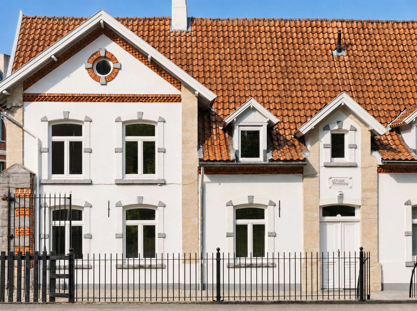 WSP: Uitstekend eigendom ingericht in een park van 2,5 hectare met vijver die oorspronkelijk een oud kasteel met dependances, een oude conciërgewoning