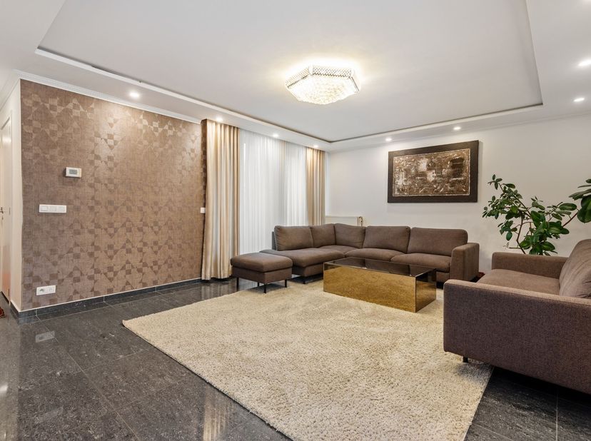 Spacieux appartement en duplex avec terrasse orientée sud<br />
Situation : quartier calme à proximité des transports en commun et d'un accès direct à