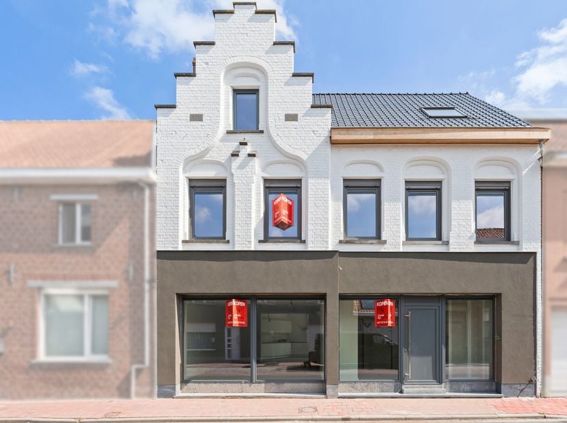 In de Stadenstraat, de verbindingsweg tussen Zarren en Staden, bevindt zich deze volledig gerenoveerde woning. Er werden zeer kwaliteitsvolle material