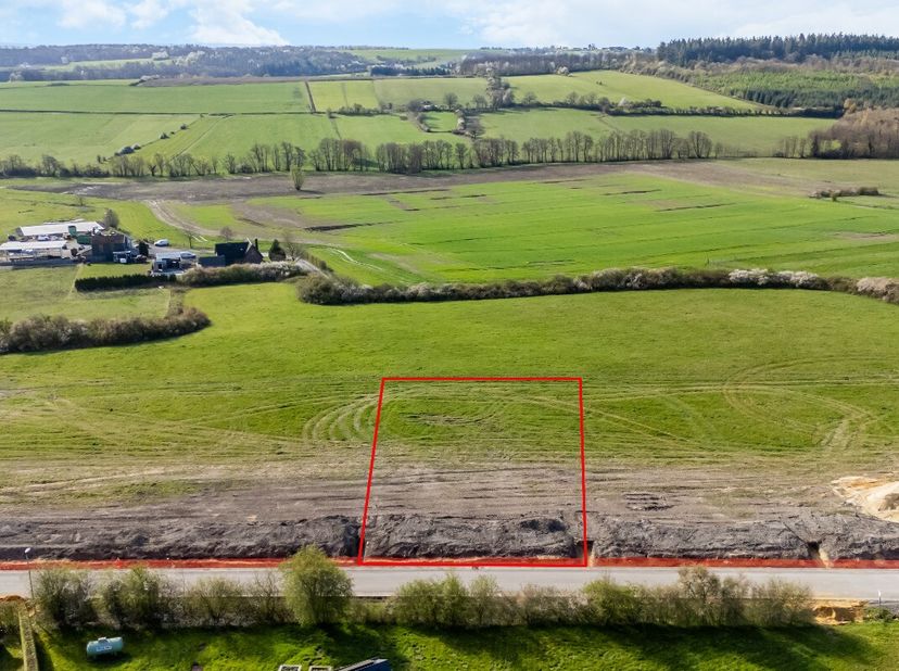 ERA B-LUX vous propose ce terrain à bâtir idéalement situé à Sinsin, bénéficiant dune superbe vue dégagée sur la campagne.Avec une superficie de 1.040