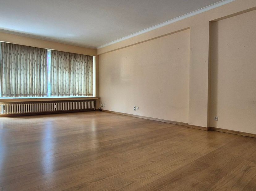 ✨ Ruim en instapklaar appartement te koop in hartje Leuven – Tiensestraat 57 (2de verdieping)<br />
Op een toplocatie in het centrum van Leuven vind j