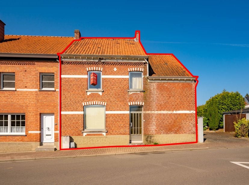 TE RENOVEREN WONING -<br />
Een te renoveren woning gelegen in Sint-Joris-Weert met een zonnige tuin nabij een bosrijke omgeving (Meerdaalwoud). De wo