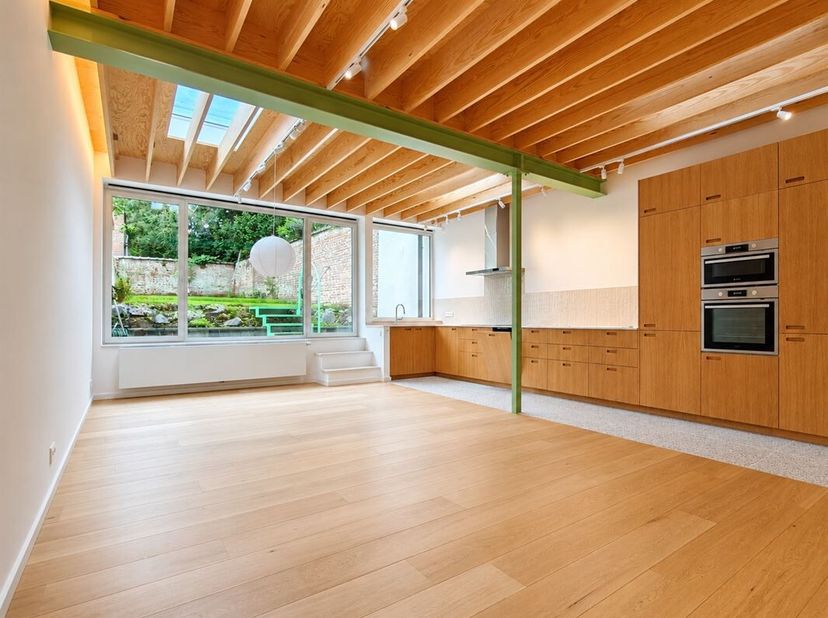 Wijk Alsemberg - Prachtig, volledig gerenoveerd appartement met 1 slaapkamer en een tuin van ca. 210 m² op de begane grond, met de volgende indeling: