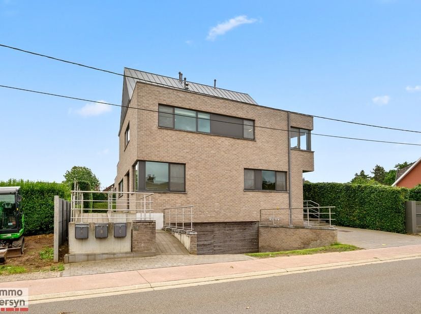 <br />
<br />
Zoek je een unieke en veelzijdige vastgoedopportuniteit in Bekkevoort?<br />
Dit uitzonderlijke complex aan de Oude Leuvensebaan 86A+86B