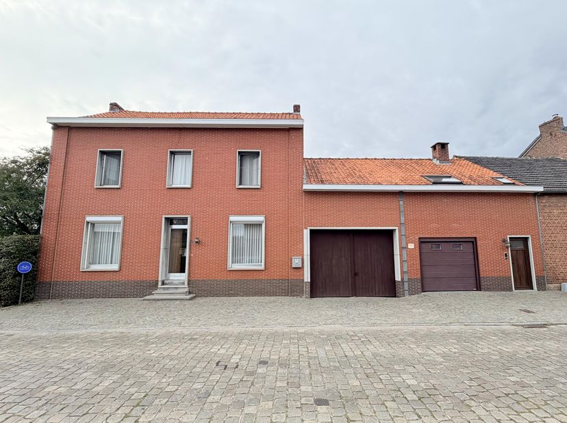 Huis te koop in Dorpsplein 9,
                    3721 Vliermaalroot