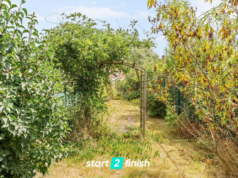 Algemeen bezoekmoment zaterdag 22 augustus van 10u tot 11u gelieve in te schrijven op voorhand.<br />
<br />
Deze woning met zeer veel potentieel is g