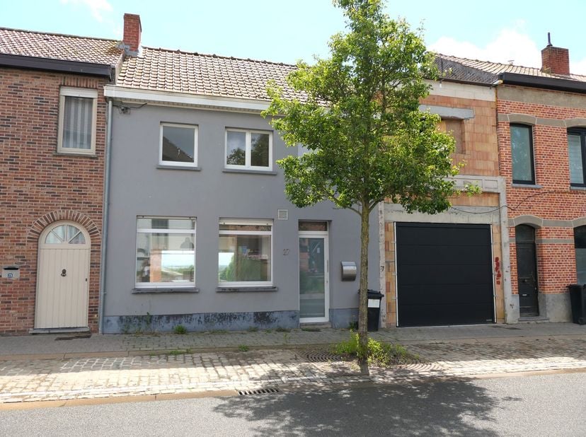Ontdek deze instapklare huurwoning in het rustige Mesen, waar modern wooncomfort en een heerlijk buitengevoel hand in hand gaan.<br />
&amp;nbsp;<br />
Bi