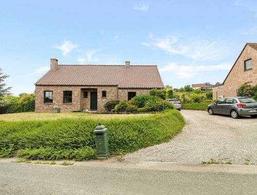                                        Villa te koop in Frasnes-lez-Buissenal, € 565.000
