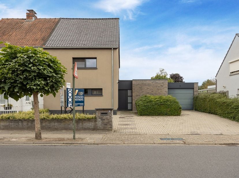 Moderne , energiezuinige woning met 4 slaapkamers vlakbij centrum van Mol<br />
Bent u op zoek naar een instapklare woning op een toplocatie in Mol? D