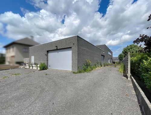                                         Entrepôt avec habitation à vendre à Maldegem, € 450.000
