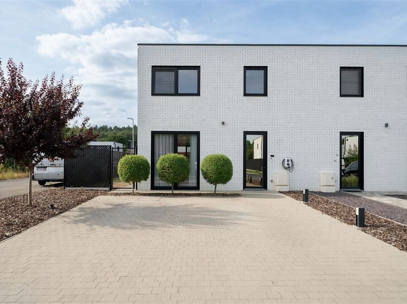 Prachtig energiezuinig woning te koop in een zeer rustige omgeving in Averbode!<br />
<br />
Je komt de woning binnen in de inkomhal met toilet, ver