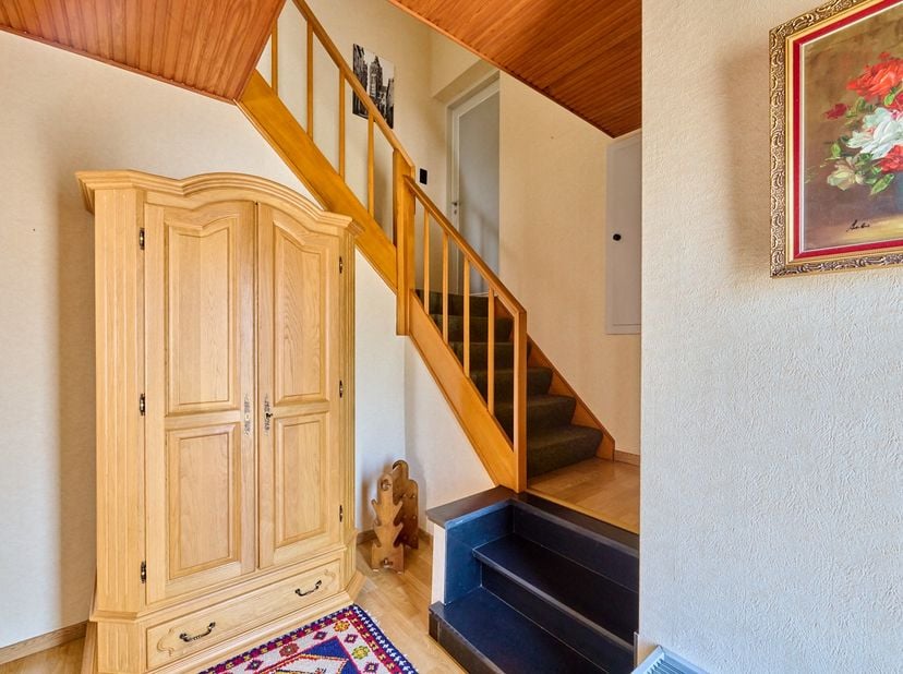 Met 169 m² wooncomfort op een perceel van 712 m² overtuigt deze woning aan de Weerstandslaan in Lommel in de eerste plaats door haar formaat.<br />
<b