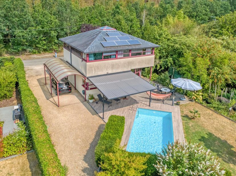 Deze woning is rustig gelegen te St.-Jozef-Olen, nabij winkels, openbaar vervoer, school, station, ..., en met een vlotte verbinding naar de omliggend