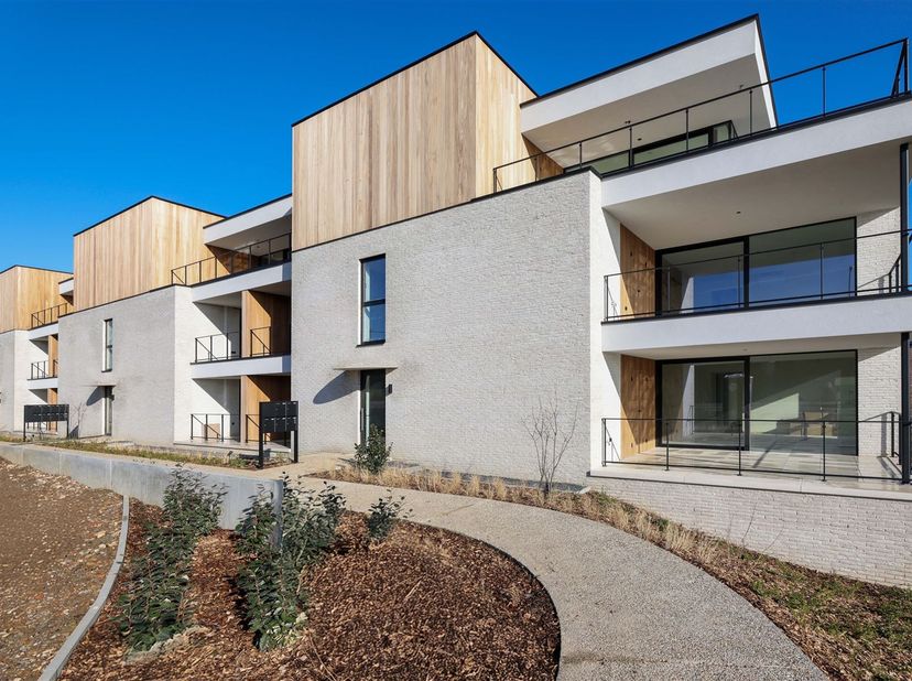Penthouse met riant terras (33m²) en panoramisch uitzicht nabij centrum Riemst.<br />
Aankoop aan verlaagd BTW-tarief van 6%* (ipv 21%) mogelijk indie