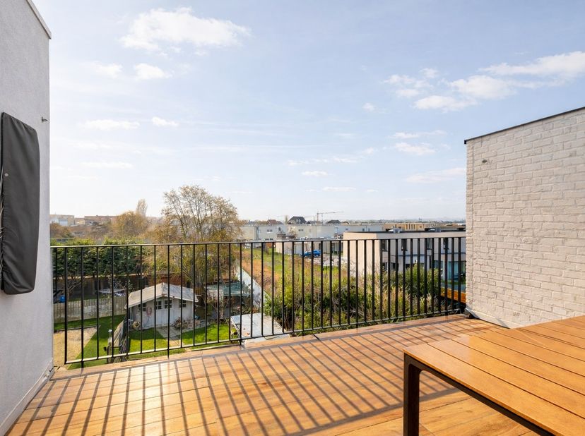 Op een topligging vlak bij de jachthaven van Nieuwpoort bevindt zich dit charmante duplexappartement, rustig gelegen en ideaal als vaste woonst, tweed
