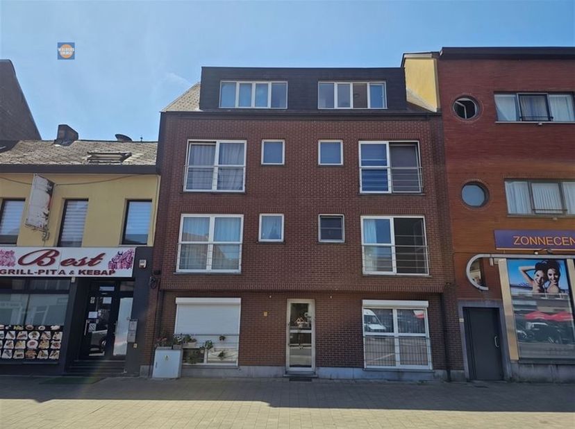 Dit aangename 1-slaapkamerappartement is gelegen op de tweede verdieping van een residentie aan het Louis De Naeyerplein 29 te Willebroek.<br />
<br