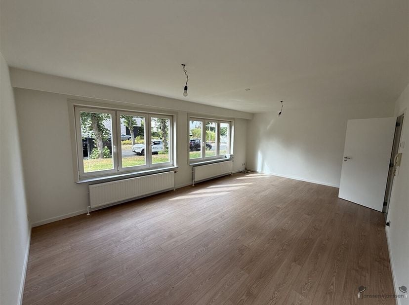Emplacement de choix à proximité du centre de Hasselt ! Situé dans un quartier verdoyant et calme, sans commerces ni circulation de transit, cet appar