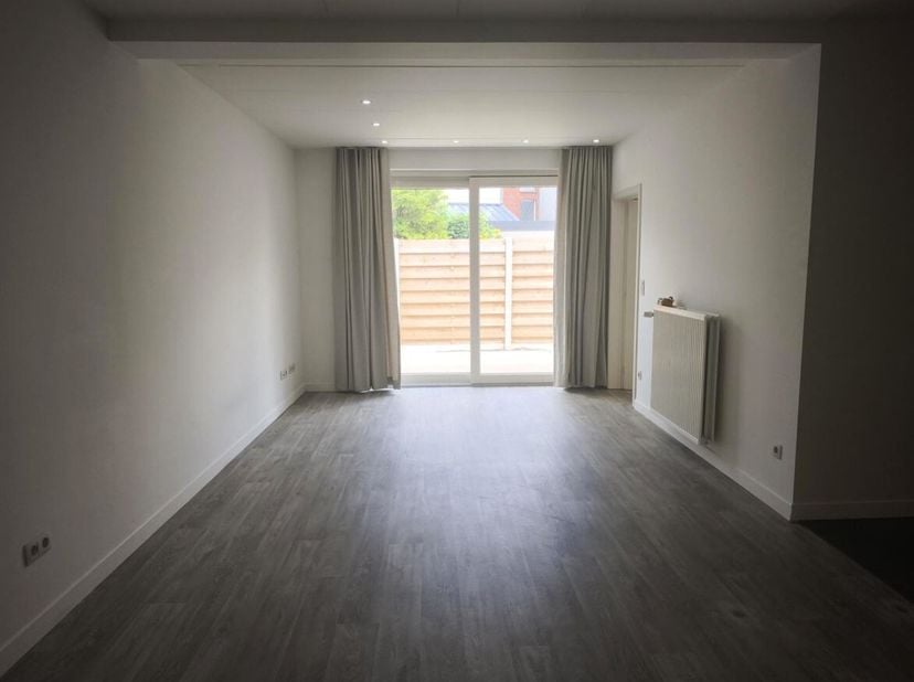 Gelijkvloers appartement met terras, garage en 2 autostaanplaatsen<br />
Ligging<br />
Dit verzorgde gelijkvloers appartement is gelegen aan Rijpad 4
