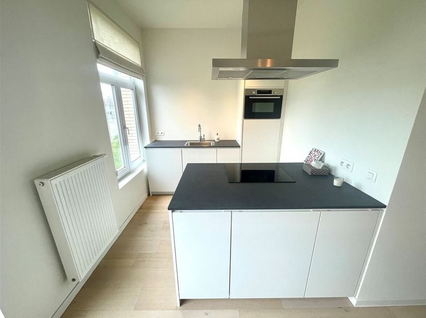 Trendy en ruim appartement op toplocatie!<br />
Ligging: Het appartement is gelegen in het hartje van Antwerpen op enkele meters van het Centraal Stat
