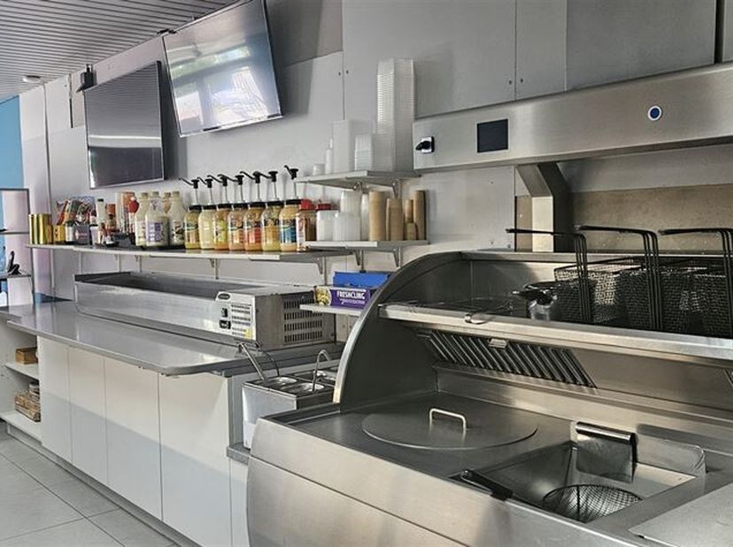 Unieke kans nabij het centrum van Mol - Commerciële Ruimte van 125m2 <br />
Ontdek deze exclusieve commerciële ruimte nabij het bruisende centrum van